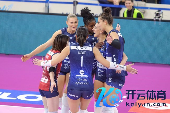 米兰女排庆贺凯旋